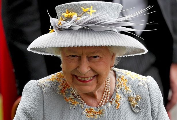 La Reina Isabel II quiere rediseñar el logo del palacio de Buckingham y abre oferta de empleo 1 0 FILES US BRITAIN ROYALS BIRTH QUEEN