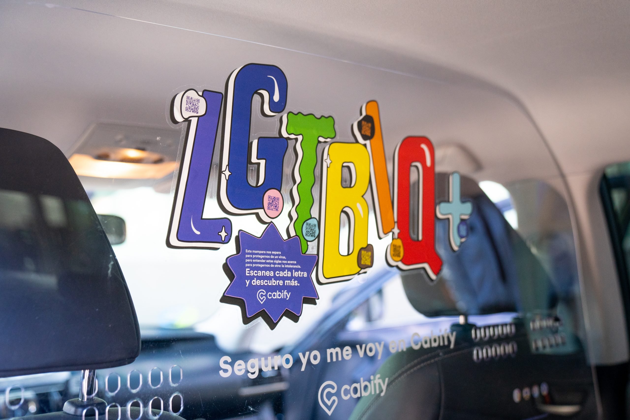 Cabify celebra al colectivo LGTBQI+ explicando el significado de sus siglas en esta campaña 1 Cabify LGTBIQ 01 scaled