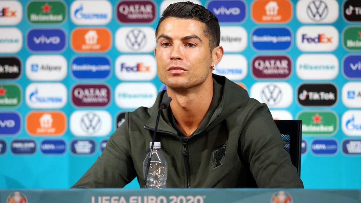 Analista: es un fake-news que caída en la bolsa de Coca-Cola se deba al gesto de Cristiano Ronaldo 1 cristiano fake