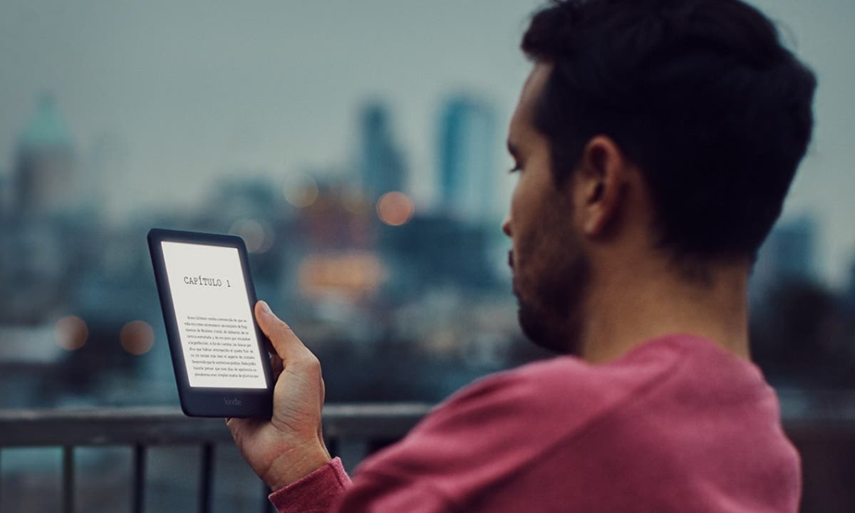 Kindle trabaja en una experiencia de lectura "más realista" con dispositivo plegable 1 Amazon Kindle