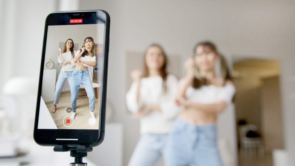 TikTok eliminó más de 7 millones de cuentas manejadas por menores de edad 2 TikTok elimina cuentas de niños