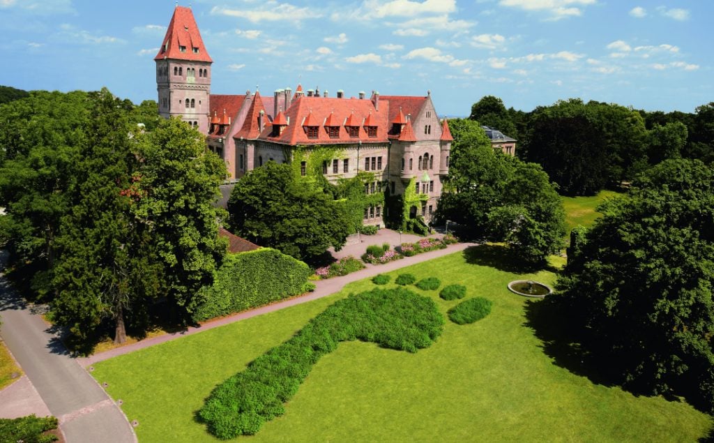 image content detail half footprint castle