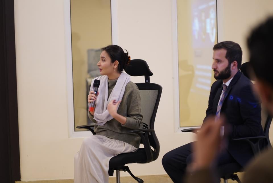 Conoce a Ehtesab, la startup afgana que se dedica a verificar fake news y fue fundada por una mujer 1 sara wahedi