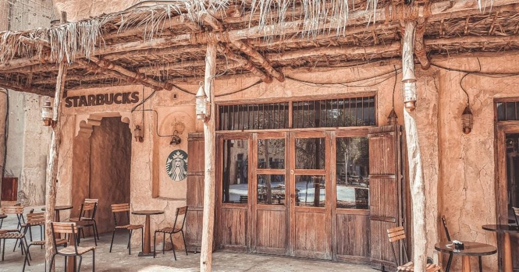 Viral: Nuevo Starbucks de Dubai reinterpreta la arquitectura del Medio Oriente 3 starbucks1