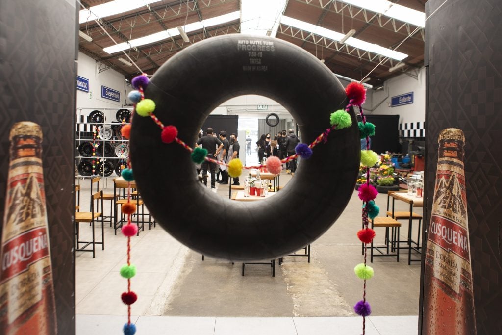 Cusqueña junto a ganador peruano de Estrella Michelin abre restaurante pop up en una llantería 2 A6043