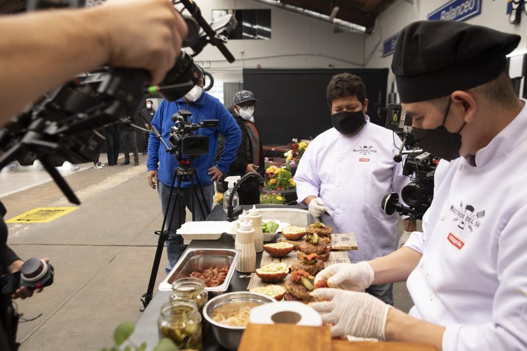 Cusqueña junto a ganador peruano de Estrella Michelin abre restaurante pop up en una llantería 4 A6315