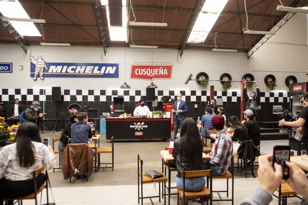 Cusqueña junto a ganador peruano de Estrella Michelin abre restaurante pop up en una llantería 7 A6348