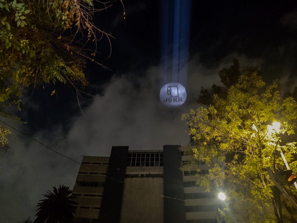 Súper la agencia detrás del delivery que proyectó su identidad en el cielo 3 JokrSenalPapelB Recomendada MX