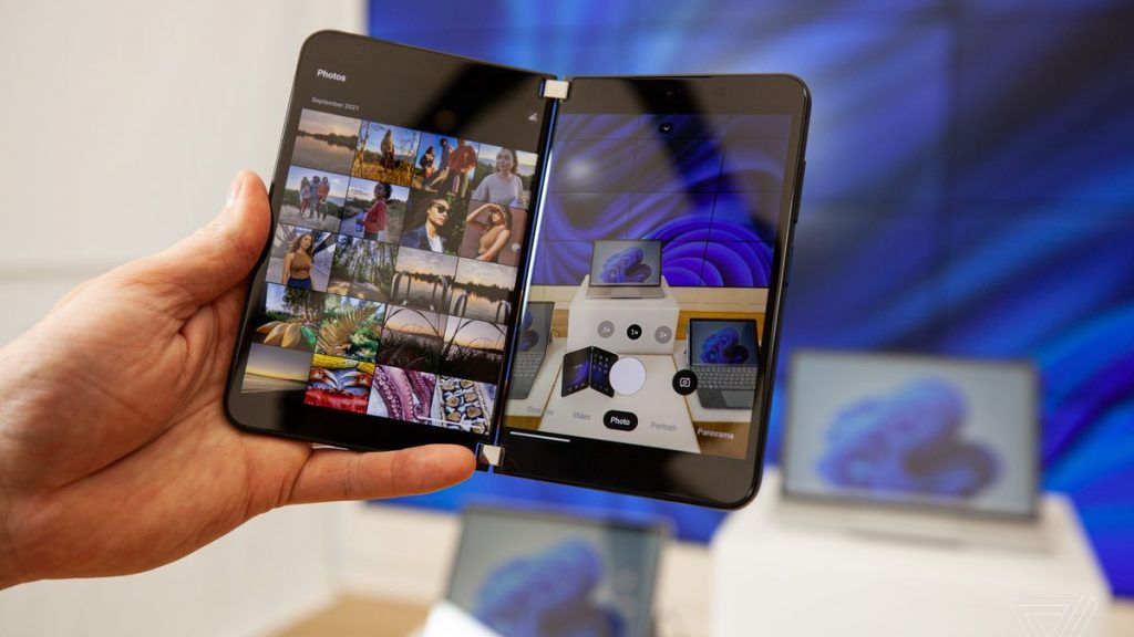 Microsoft se copia de Samsung y lanza teléfono plegable 2 bfarsace 210921 4770 0049.0