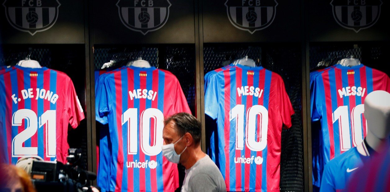 Barcelona FC puede vender camisetas con el nombre de Messi hasta el 30 de septiembre 1 messi camiseta