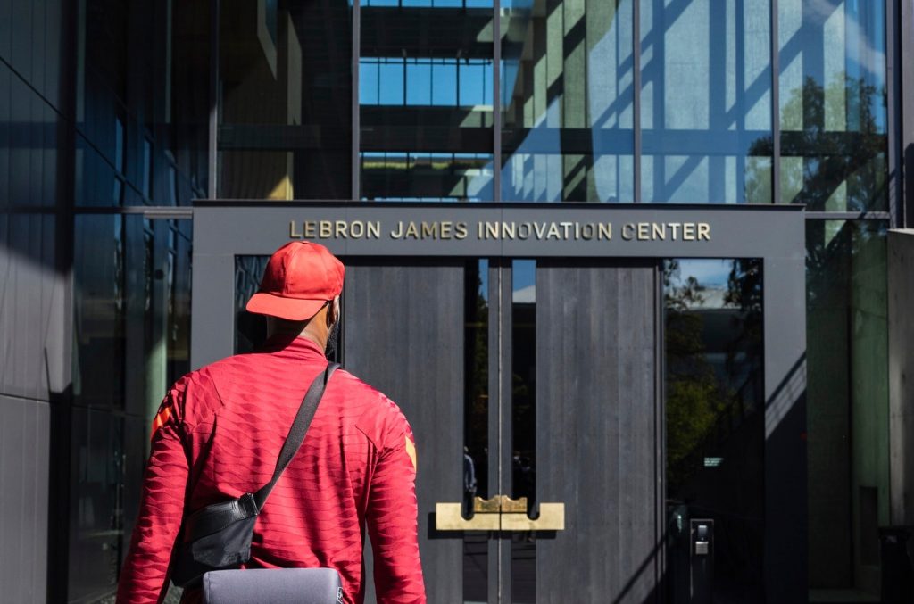 Conoce el LeBron James Innovation Center, el laboratorio Nike de más de 70 000 metros 4 11