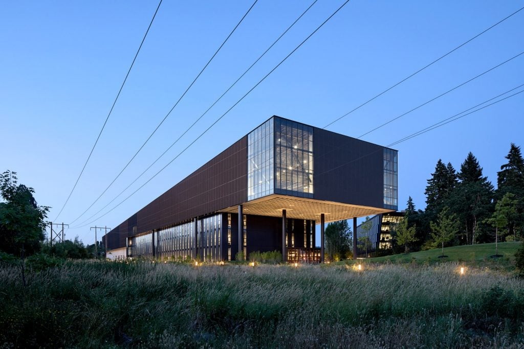 Conoce el LeBron James Innovation Center, el laboratorio Nike de más de 70 000 metros 3 Nike Sports Research Lab LeBron James Innovation Center 10 original