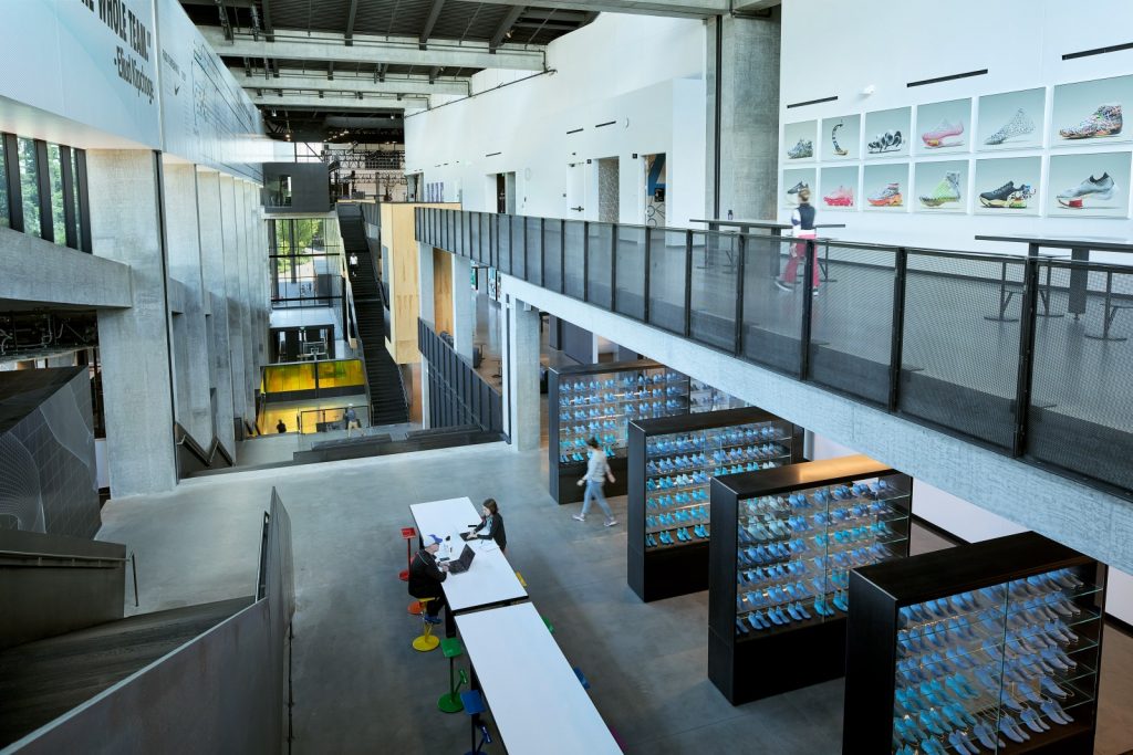 Conoce el LeBron James Innovation Center, el laboratorio Nike de más de 70 000 metros 2 Nike Sports Research Lab LeBron James Innovation Center 17 original