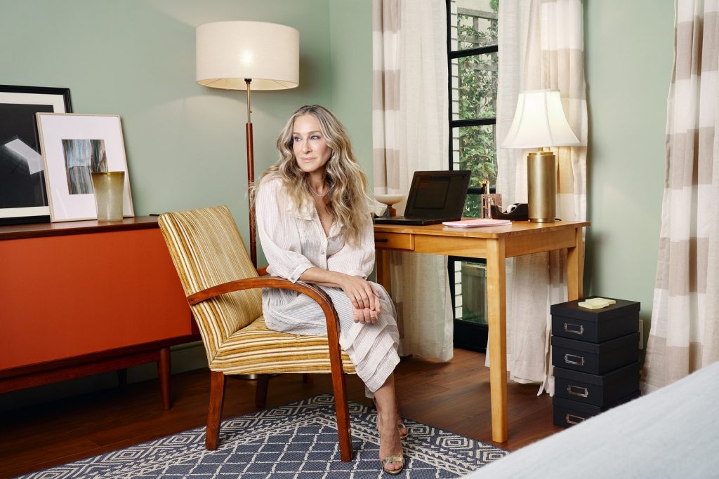 Airbnb alquila el departamento de Carrie Bradshaw de Sex and the City 2 Sarah Jessica Parker Airbnb 03 Desk Credit Tara Rice
