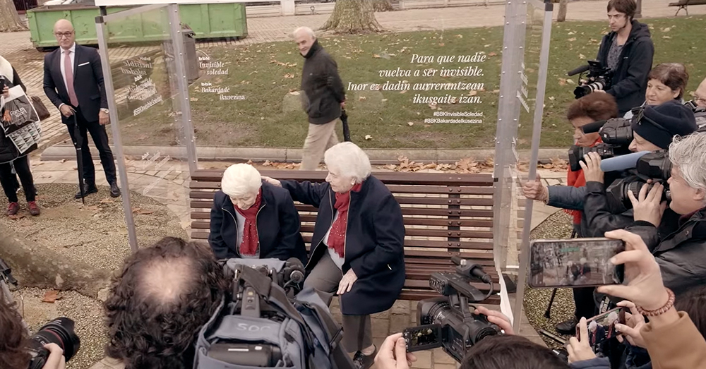 El fenómeno “Invisible soledad”, la campaña que evidenció la realidad de muchos adultos mayores 1 invisible soledad la campana de llyc que movilizo a la sociedad ante la soledad no deseada