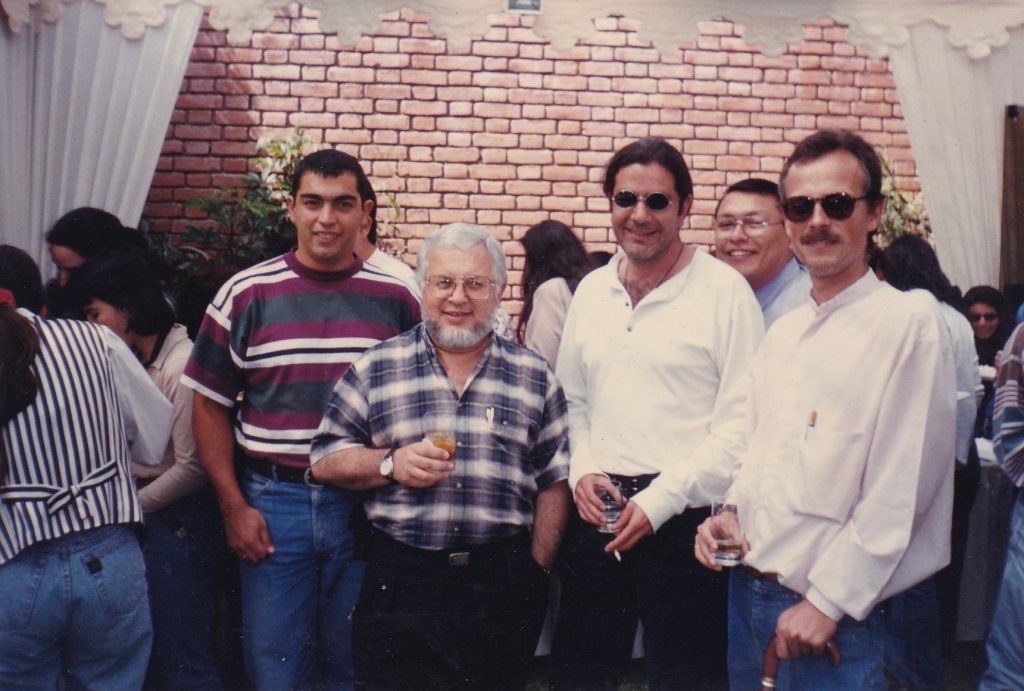 Manolo Echegaray Gómez de la Torre: “Siempre estuve enamorado de la publicidad” 4 MANOLO. CON GRUPO. PERRILLADA. MAYO FCB. LIMA copia