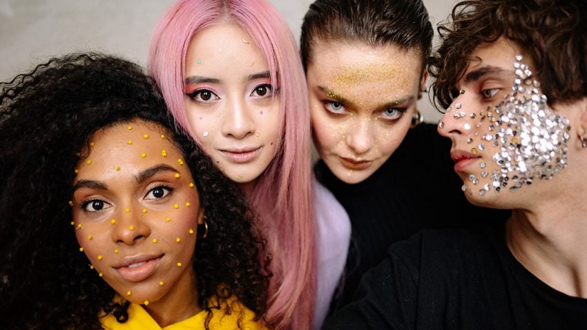 Generación Z latinoamericana: Los consumidores que anhelan estabilidad económica 1 estudiantes de la generación Z pagan por herramientas de inteligencia artificial