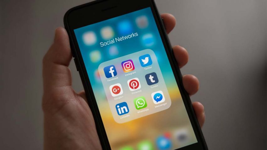 64% de consumidores descubren nuevas marcas a través de redes sociales 1 redes sociales