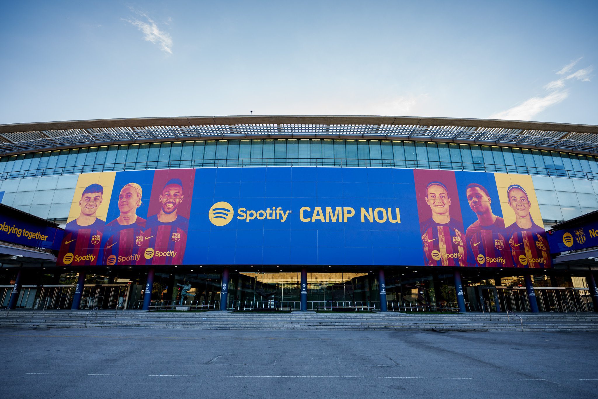 El rebautizado Spotify Camp Nou luce a las futbolistas del Barça Femení en su afiche de bienvenida 1 BARCELONA SPOTIFY 2