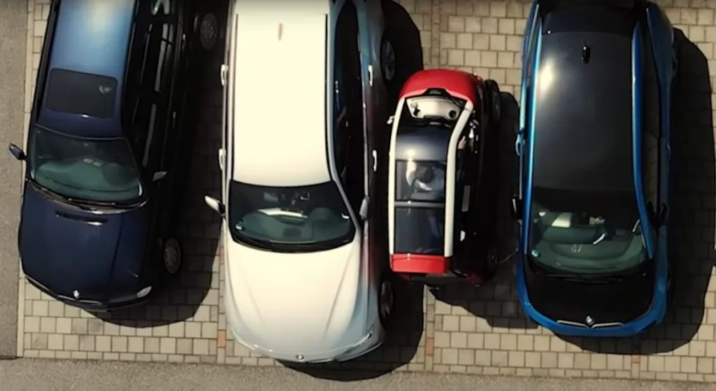 Startups crean un automóvil plegable y 100% eléctrico 2 CT1 aparcado 1024x559 1