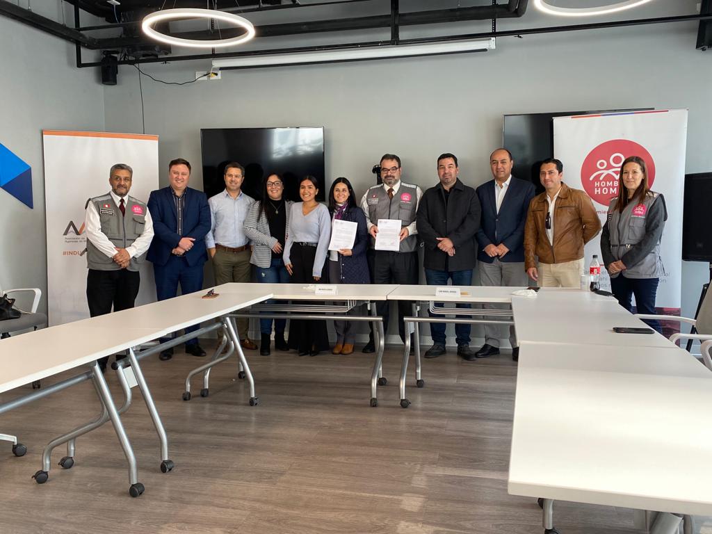 Comité de Publicidad Exterior firma convenio para informar a los peruanos sobre sismos y desastres naturales 3 IMG 3262