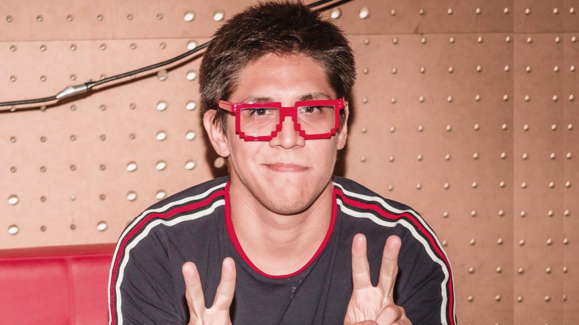 Tito Silva Music sorprende nuevamente con su nueva canción "#JóvenesBicentenario 3.0" 1 MZ7YLNLRXJACLG3JG6RKYUPF5E