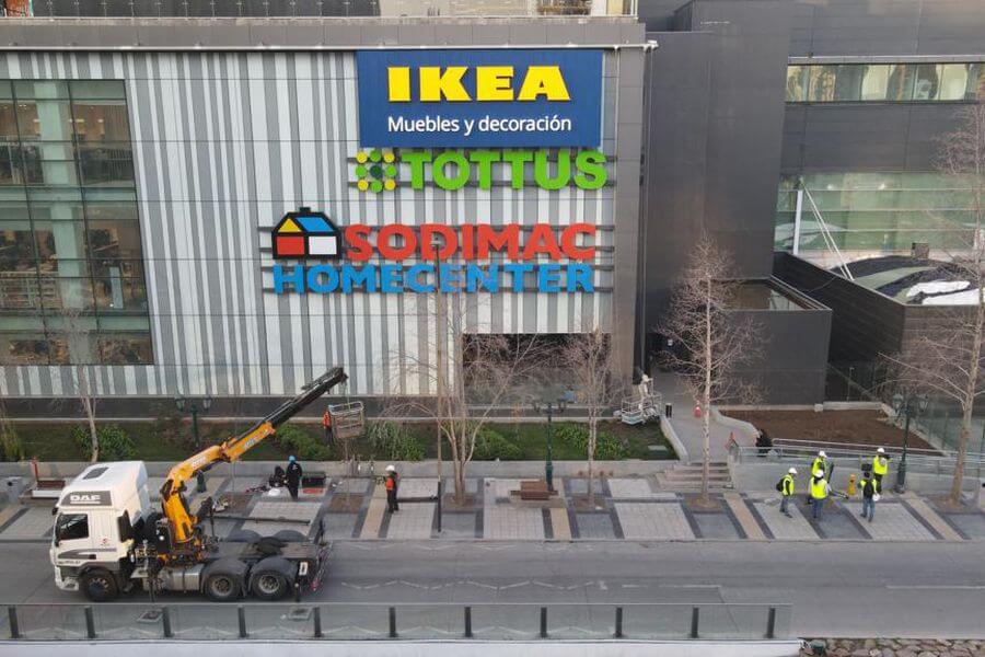 IKEA ya instaló su famoso letrero azul con letras amarillas en Chile 1 IKEA ya instaló su famoso letrero azul con letras amarillas en Chile