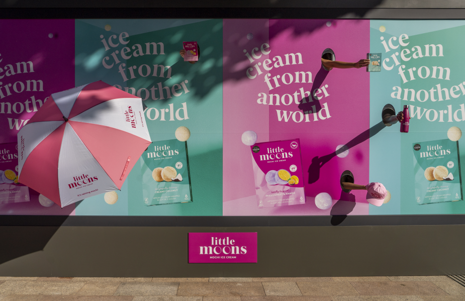 Conoce la valla publicitaria que regala helados a todo el que pase por delante 4 little moons valla 02