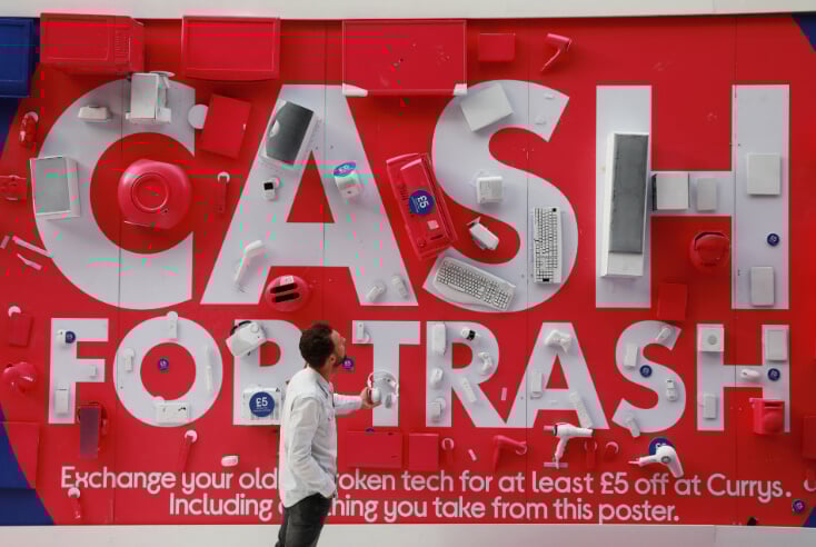 Regalan dispositivos rotos para promocionar iniciativa de reciclaje 3 Currys cash for trash special build. Credit Currys. Resized. 1