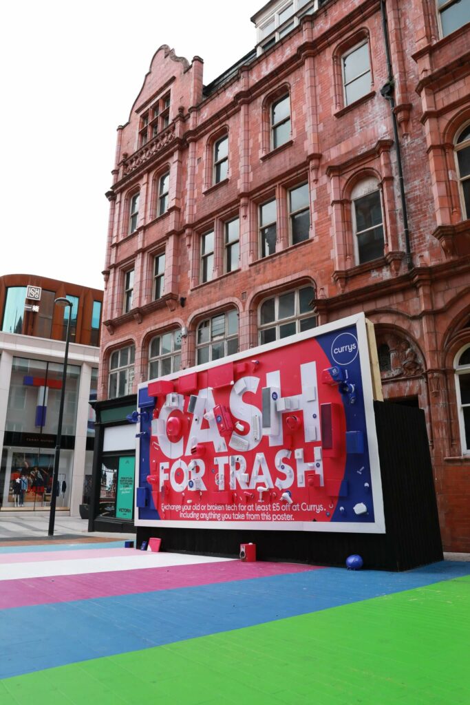 Regalan dispositivos rotos para promocionar iniciativa de reciclaje 2 HK1A2911 copy scaled 1