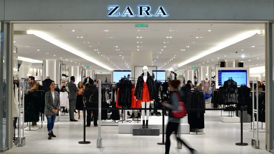 Zara implementa pagos en cuotas para hacer frente a la inflación 1 Trabajadores de Zara protestan