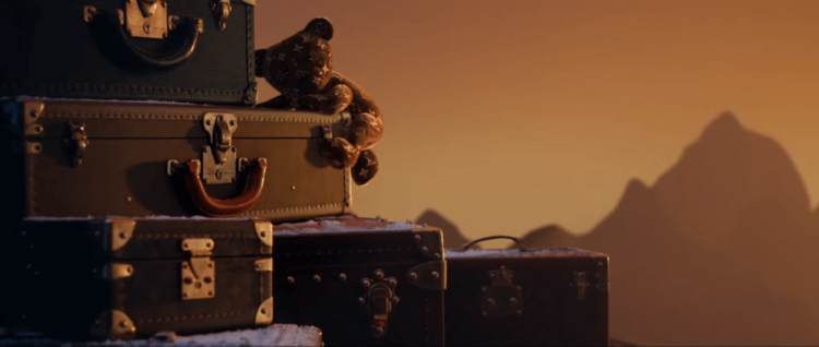 Un oso de peluche y una curiosa flor protagonizan el anuncio navideño de Louis Vuitton 1 Un oso de peluche y una curiosa flor protagonizan el anuncio navideño de Louis Vuitton