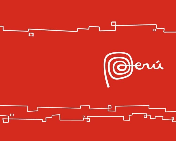 ¿Cuáles son los requisitos para que un negocio pueda usar la Marca Perú? En la actualidad, la Comisión de Promoción del Perú para la Exportación y el Turismo (Promperú) ha emitido 1,400 licencias para usar la Marca Perú. La Marca Perú es una herramienta que busca impulsar el turismo y las exportaciones. Esta simbología la pueden utilizar todos los productos y servicios elaborados o transformados en territorio peruano, sin embargo, deben cumplir con algunos requisitos. En la actualidad, la Comisión de Promoción del Perú para la Exportación y el Turismo (Promperú) ha emitido 1,400 licencias para usar la Marca Perú. Estas tienen una vigencia de máximo dos años y puede ser solicitada por personas naturales y/o jurídicas peruanas o extranjeras, que estén domiciliadas o no en el país. Es renovable. Requisitos para solicitar la Marca Perú Requisitos para personas naturales Copia simple del Certificado de origen del bien en el que utilizarás la Marca Perú o Declaración jurada de servicio peruano (Anexo III). Si el producto posee marca propia, debe tener inscripción vigente en el Registro de Signos Distintivos de Indecopi o en el registro equivalente conforme a las leyes del país donde comercialice el producto. Habilitación sanitaria vigente (cuando corresponda). Contar con Registro Sanitario de Alimentos y Bebidas vigente (cuando corresponda). Declaración jurada de Propiedad Intelectual (Anexo VI) debidamente completada y suscrita, en caso los productos o servicios incorporen obras, marcas y/o patentes protegidas por un derecho de Propiedad Intelectual. Autorización de uso de la denominación de origen emitida por Indecopi (cuando corresponda). Tener mínimo un año de operaciones desde la fecha de inicio de actividades registrada en la SUNAT. Copia simple del carné de extranjería o del pasaporte del solicitante, si se trata de una persona extranjera. Copia simple de la licencia de funcionamiento del negocio cuando se trate de una persona natural con negocio, o documento equivalente. Copia de al menos 2 cartas de referencia, reconocimientos, certificaciones o cualquier otro documento relacionado a la trayectoria del solicitante o la calidad de los productos y/o servicios que ofrece. Al menos 2 años de operaciones desde la fecha de inicio de actividades registrada en la SUNAT. Copia simple de la licencia de funcionamiento de la empresa o documento equivalente expedido por la autoridad competente en su país de origen. Copia simple del carné de extranjería o del pasaporte del representante legal, si es una persona extranjera. Copia simple de la constitución de la empresa o documento equivalente que acredite que es una empresa legalmente constituida conforme a las leyes del país de origen, para el caso de personas jurídicas no domiciliadas en el país. Copia simple del poder vigente otorgado al representante legal de la empresa o documento equivalente conforme a las leyes del país origen, para el caso de personas jurídicas no domiciliadas en el país. Tener un sitio web corporativo. Contar con correo electrónico corporativo. Tener un nivel de riesgo mediano o mejor, en la central de riesgo que PromPerú estime pertinente, en caso de una persona jurídica domiciliada en el país. Copia de al menos dos cartas de referencia, reconocimientos, certificaciones o cualquier otro documento relacionado a la trayectoria del solicitante o la calidad de los productos y/o servicios que ofrece, emitidos por clientes corporativos, gremios, organismos nacionales e internacionales, públicos y privados, vinculados al sector al que pertenece. Copia simple de una carta o comunicación de referencia vía correo electrónico emitida por la Oficina Comercial del Perú en el Exterior o por el consulado peruano en el país en el cual el solicitante desarrolla sus actividades o por el consulado más cercano en caso de no haber en dicho país, si es persona jurídica no domiciliada en el país.