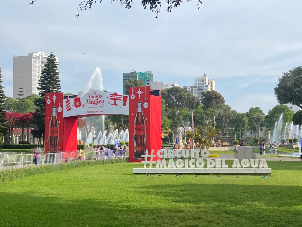 <strong>Coca-Cola incursiona en el streaming con el lanzamiento de una serie navideña de antología</strong> 3 coca-cola