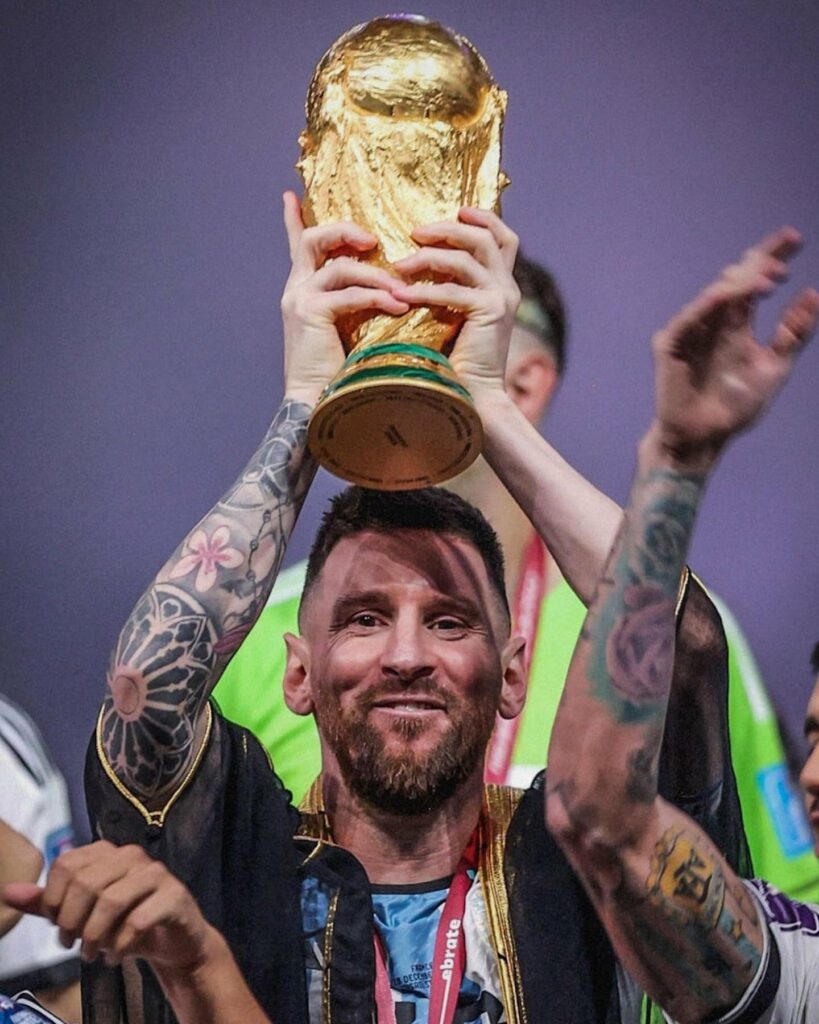 Qatar 2022: ¿Qué significa la túnica negra sobre Messi y cómo perjudicó a Adidas?