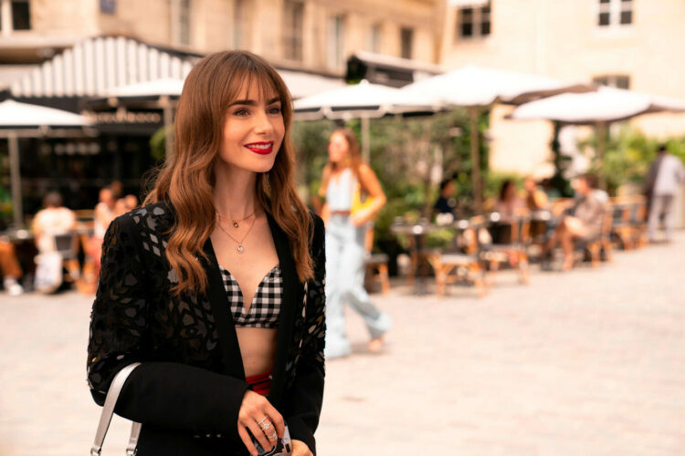Emily en París: Así es como Netflix integra campaña de McDonald’s en un episodio de la tercera temporada 1 Emily en París: Así es como Netflix integra campaña de McDonald’s en un episodio de la tercera temporada