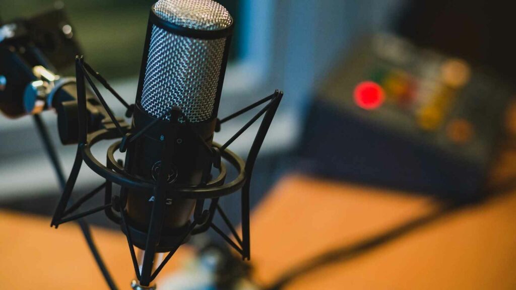 ¿La escenografía de un podcast aumenta la credibilidad? Una teoría sobre contenido viral 3 Diez tendencias del podcast para 2023