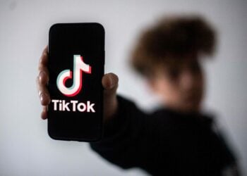 Tiktok muestra contenido sobre autolesiones y suicidio a adolescentes, según investigación