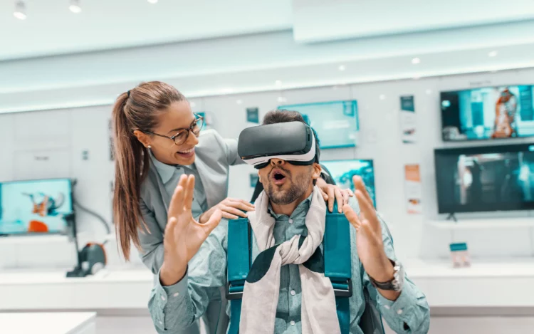 Conoce el Customer Experience Inmersivo, la nueva forma de ganar y mantener clientes 1 Capgemini Services Customer First Immersive experiences