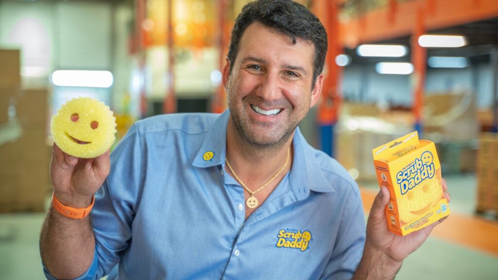 Scrub Daddy: ¿cómo una esponja de cocina se convirtió en un éxito mundial? 2 Scrub Daddy: la historia del mayor éxito monetario salido de Shark Tank