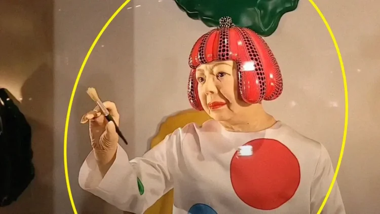 Una Yayoi Kusama robot es la nueva estrategia de Louis Vuitton para promocionar atuendos