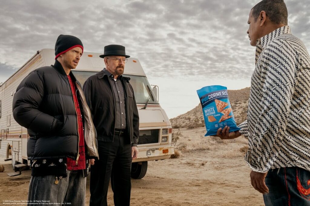 Bryan Cranston y Aaron Paul promocionan producto al estilo ‘Braking Bad’