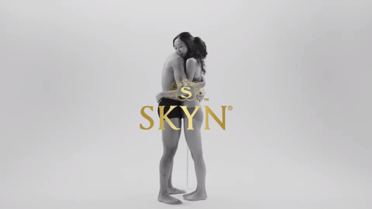 Esta marca de preservativos da consejos sobre striptease en su campaña por San Valentín