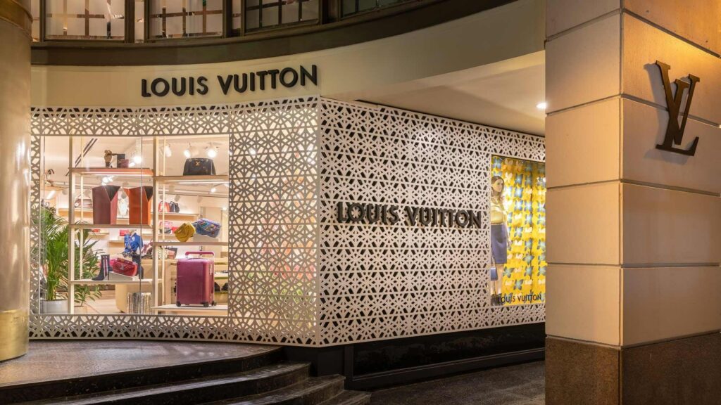 Louis Vuitton reporta récord de ganancias y evidencia escenario favorable para marcas de lujo