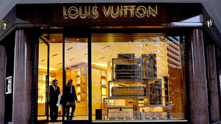 Louis Vuitton reporta récord de ganancias y evidencia escenario favorable para marcas de lujo