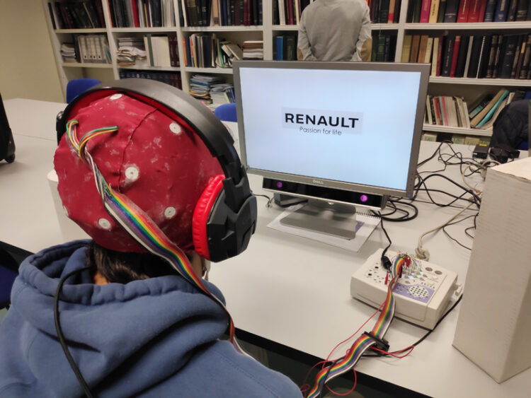 Los eslóganes en español son más efectivos, asegura estudio