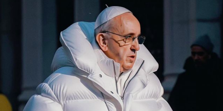 ¿El Papa Francisco luciendo un abrigo estilo Balenciaga? Consejos para distinguir imágenes creadas por la IA 1 ¿El Papa Francisco luciendo un abrigo estilo Balenciaga? Consejos para distinguir imágenes creadas por la IA
