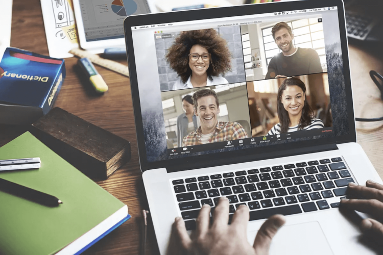 Zoom utiliza inteligencia artificial para realizar resúmenes de videollamadas