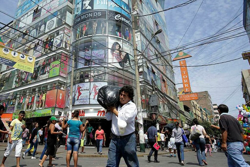Comerciantes de Gamarra advierten riesgos en campaña por el ‘Día de la Madre’ 2 Comerciantes de Gamarra advierten riesgos en campaña por el ‘Día de la Madre’