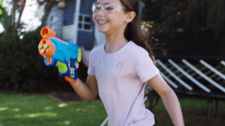 Hasbro rompe los estereotipos de género en su último anuncio de Nerf 1 Hasbro rompe los estereotipos de género en su último anuncio de Nerf